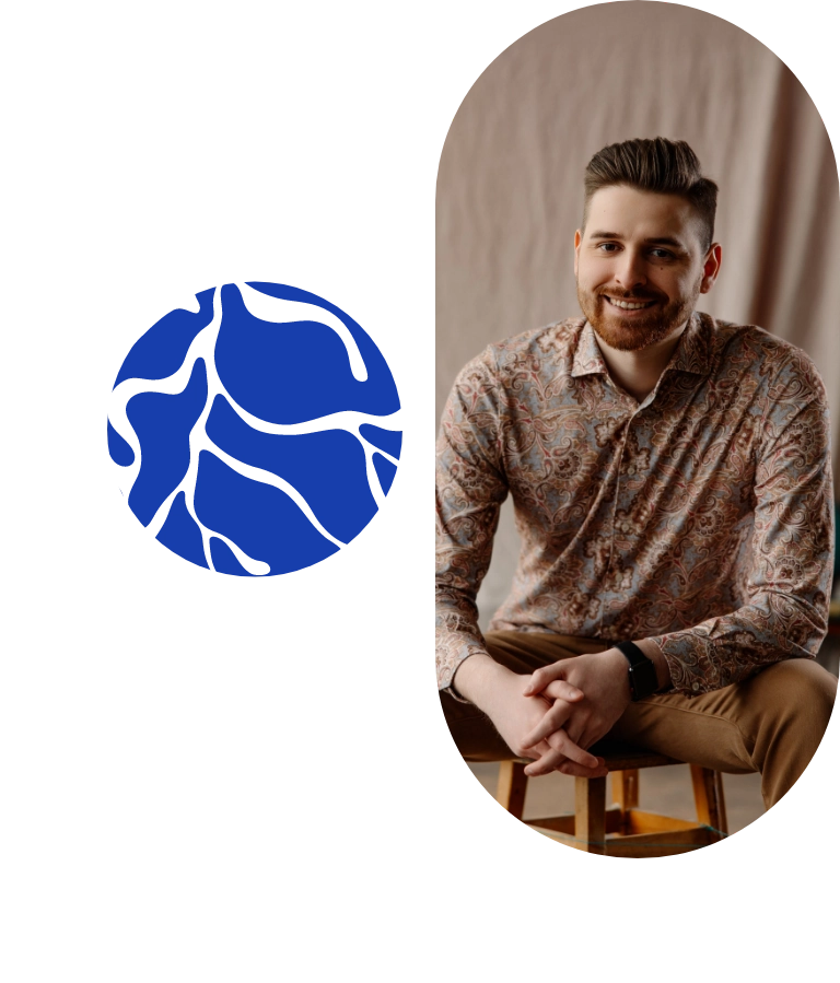 Kobieta z telefonem i uśmiechnięty mężczyzna